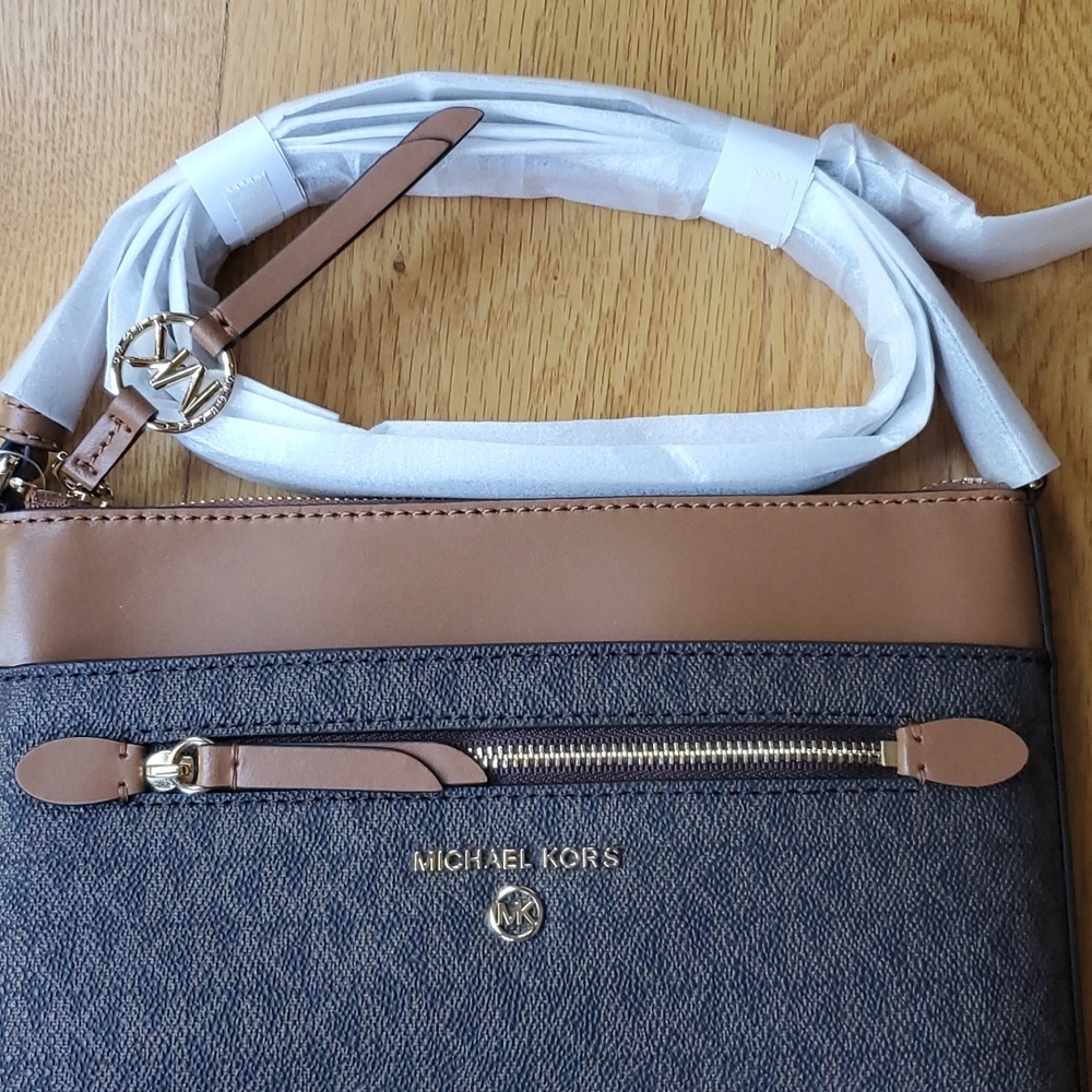 Michael Kors Jet Set Charm Signature Crossbody NWT - Picture 4 of 14